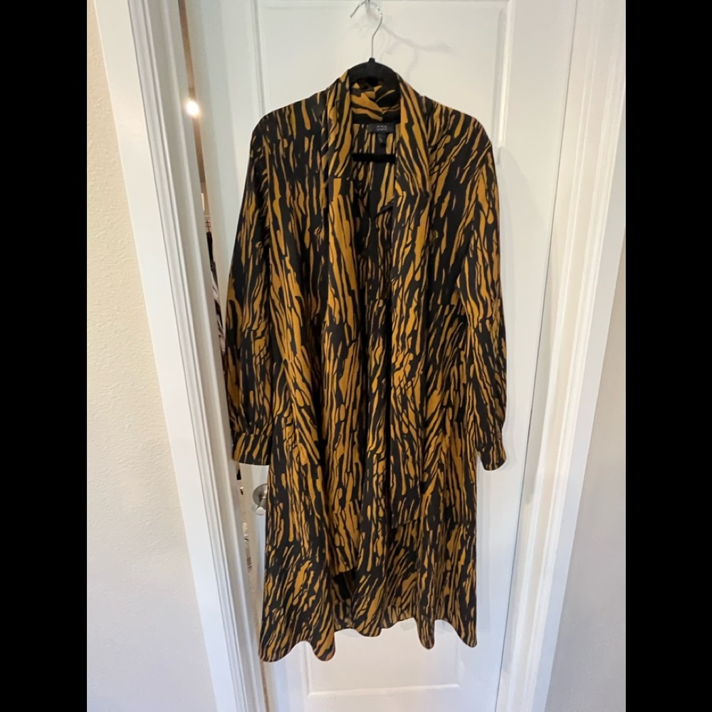 NWOT: COS stores women midi dress in beautiful design and neck tie. Size 6